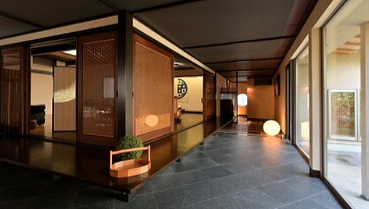 秋田県由利本荘市にあるスウェディッシュマッサージサロン＆スクールです。